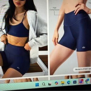 ALO Yoga 5” Airlift Energy Short -Navy. Worn once, like new